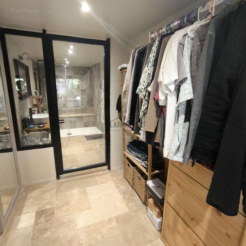 Maison  de charme en pierre avec jardin clos et parking privé - photo 13