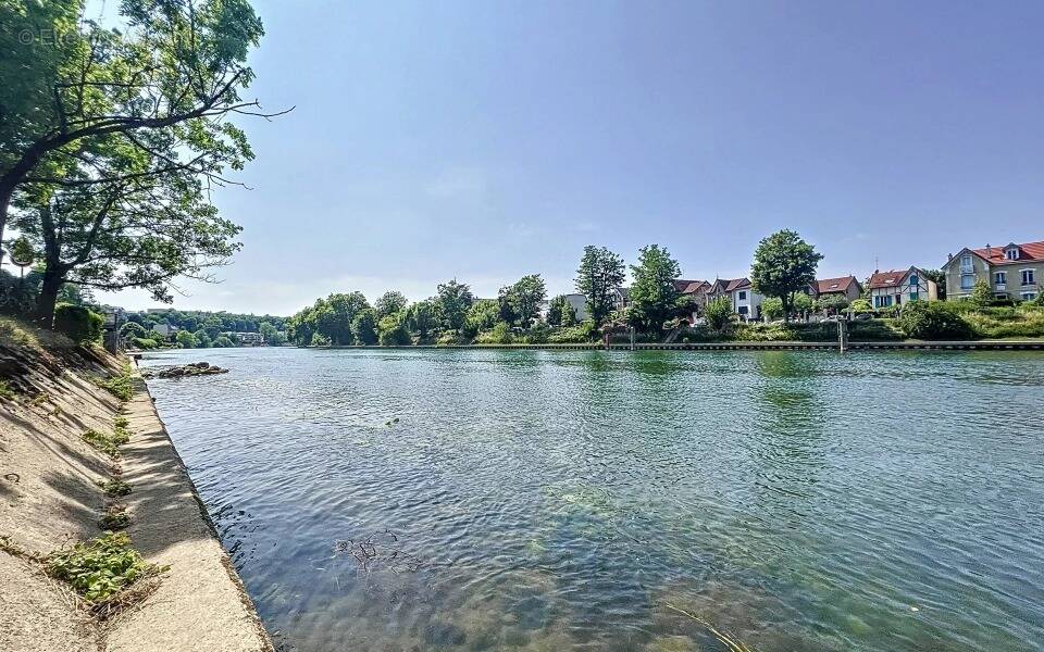 Terrain à BRY-SUR-MARNE