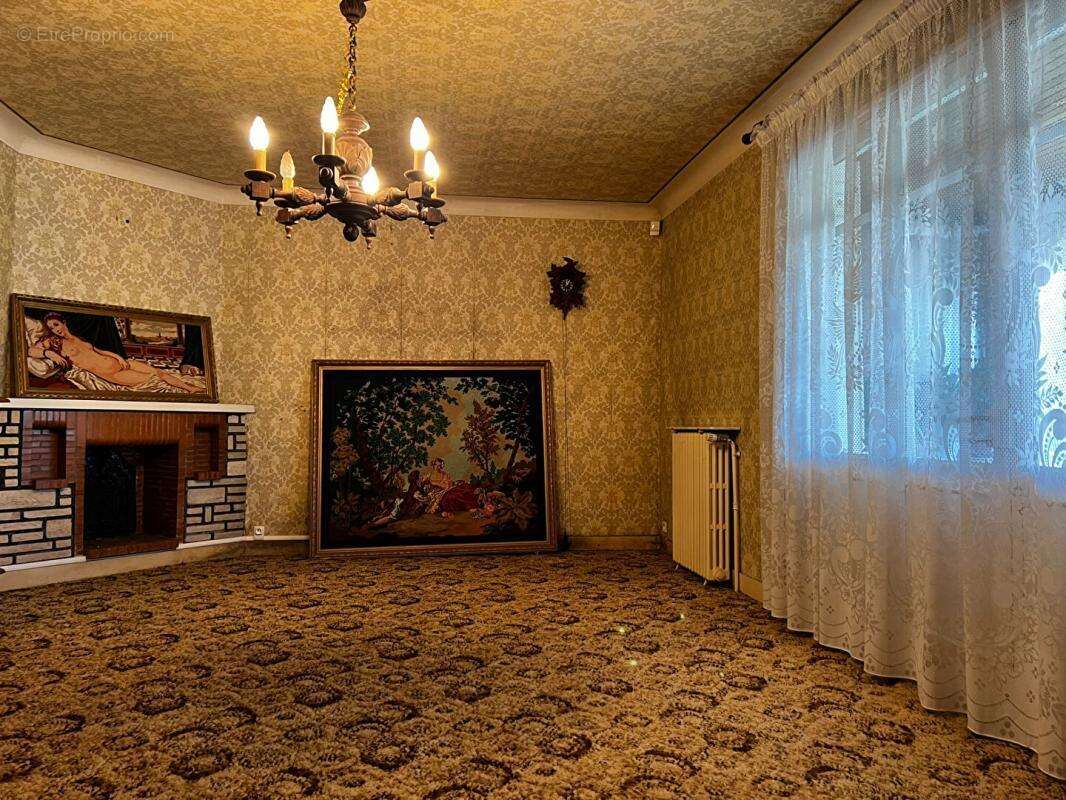 Maison à NOTRE-DAME-DE-SANILHAC