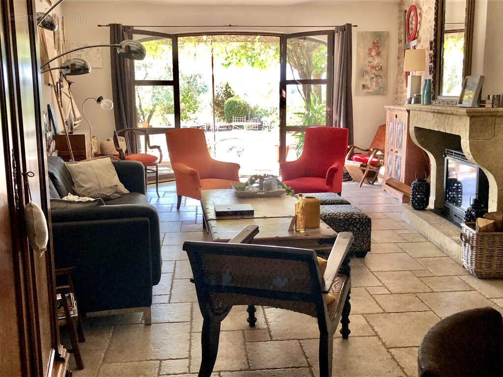 Maison à CAMARET-SUR-AIGUES