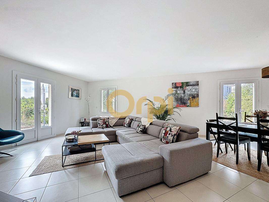 Maison à ROQUEBRUNE-SUR-ARGENS