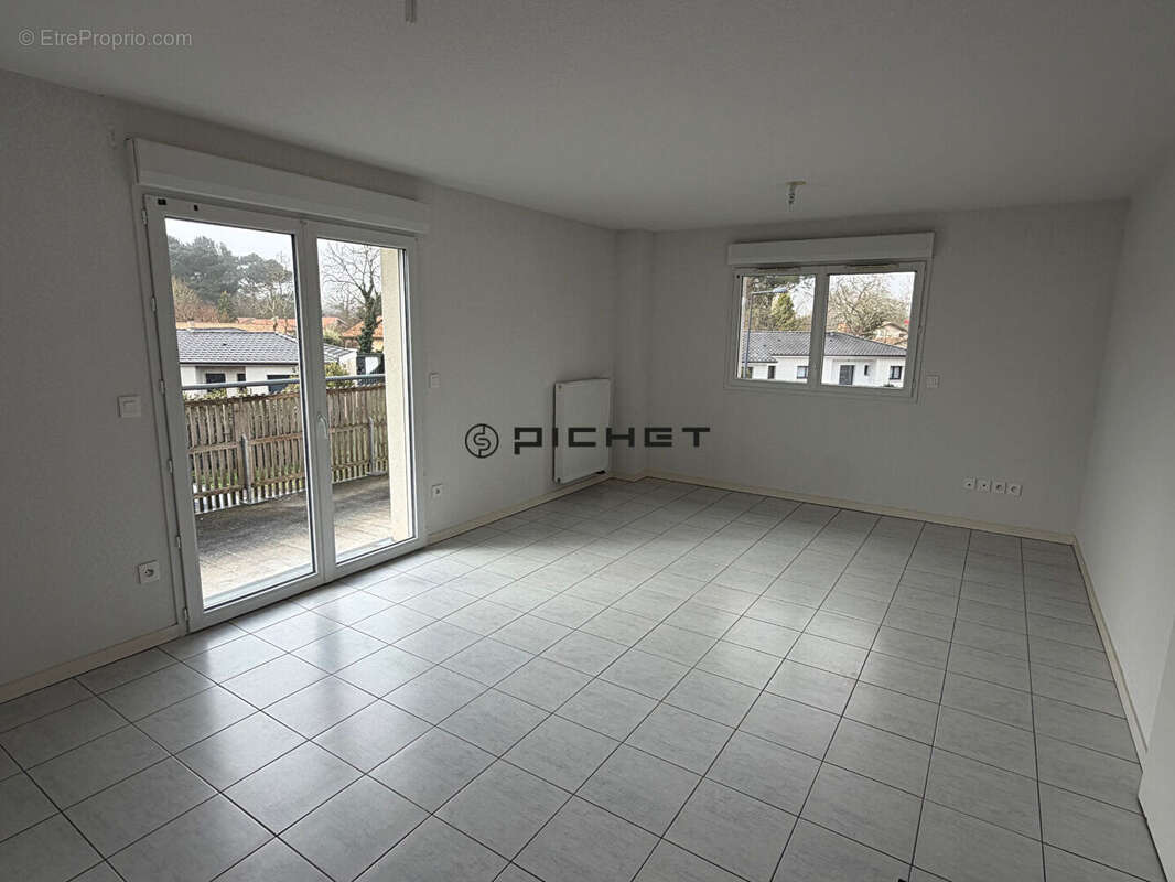 Appartement à SAINT-JEAN-D'ILLAC