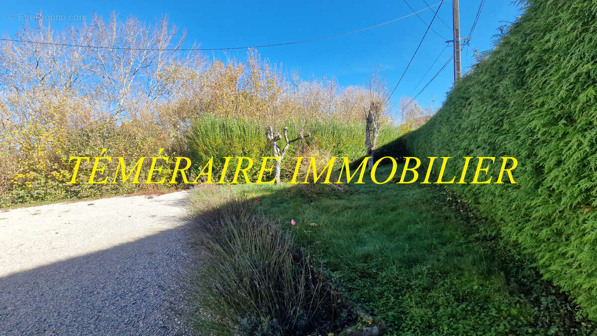 Maison à MONNET-LA-VILLE