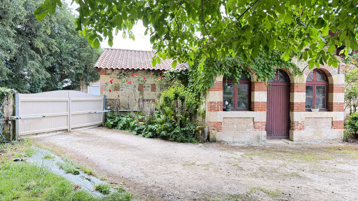 Maison à VOUILLE