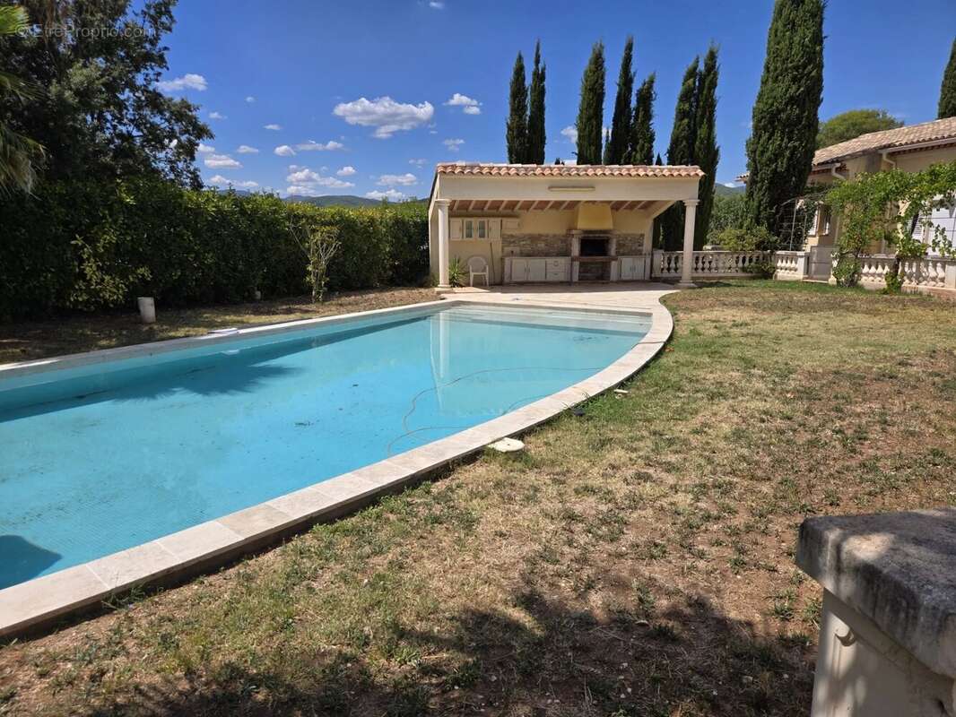 Maison à SOLLIES-PONT