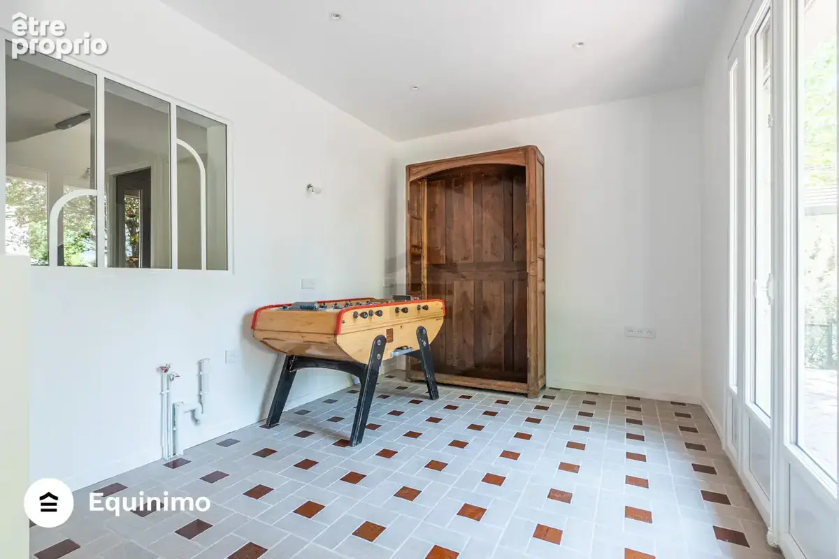 Maison individuelle de 258m2, avec terrasses et jardin, située rue Trouillet Derel - photo 9