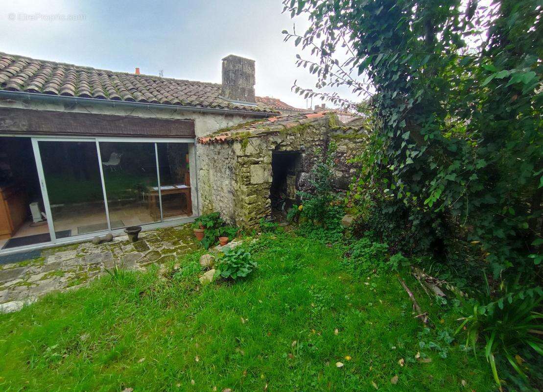 Maison à TALMONT-SUR-GIRONDE