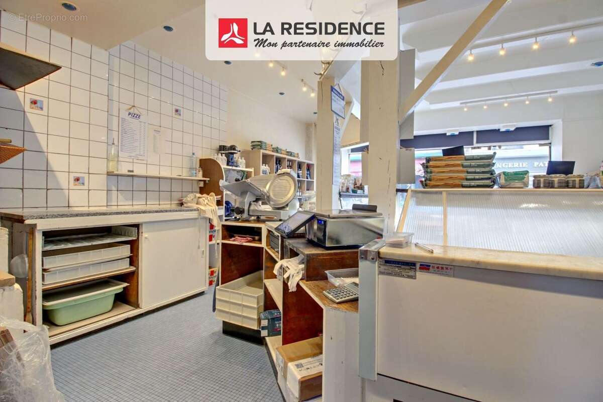 Commerce à SARTROUVILLE