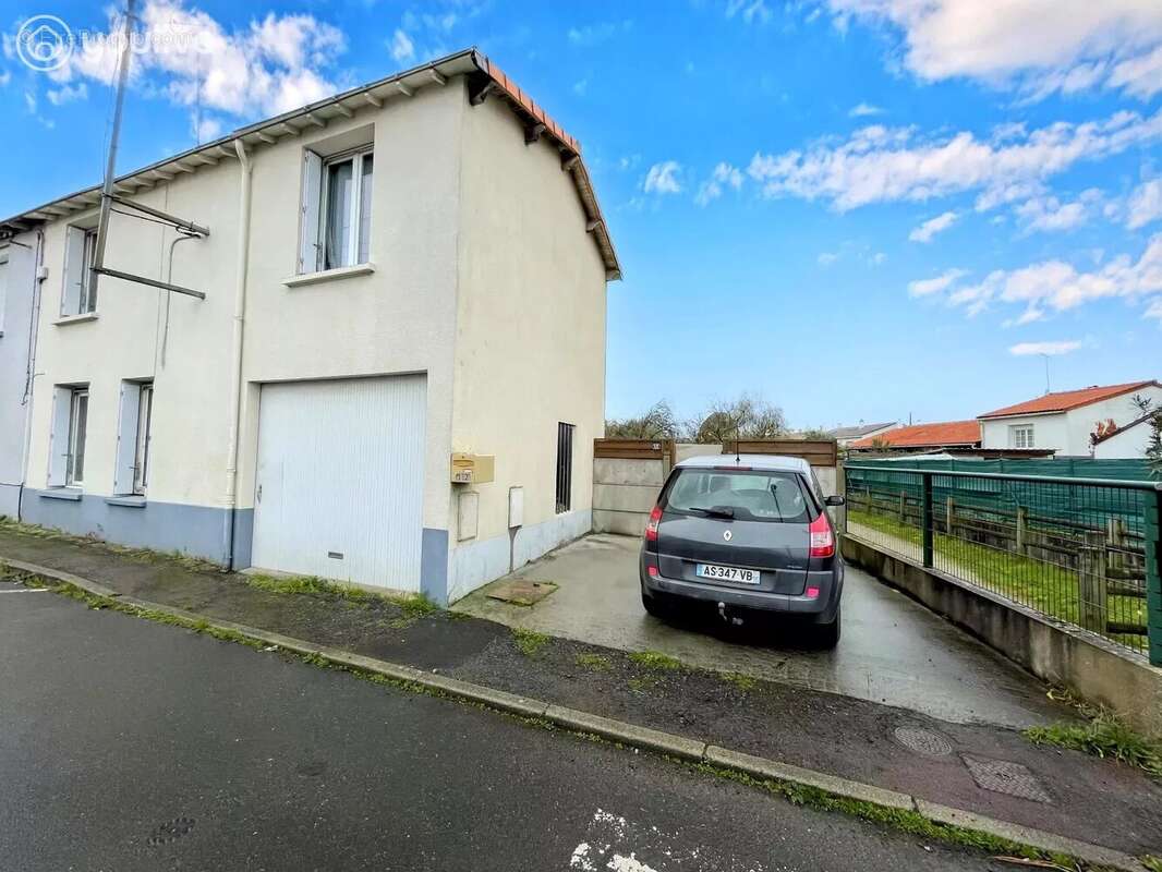 Maison à SAINT-CHRISTOPHE-DU-BOIS