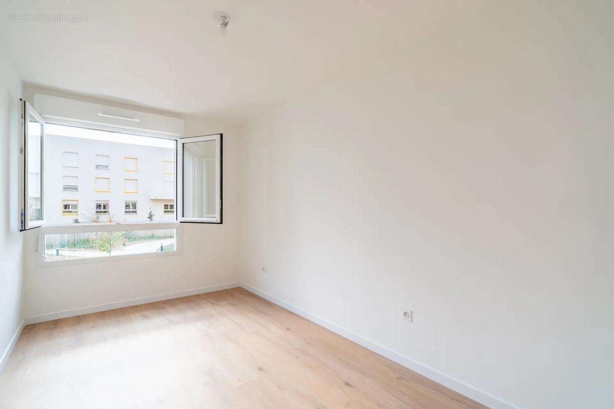 Appartement de 4 pièces de 84 m² à La Courneuve - photo 11