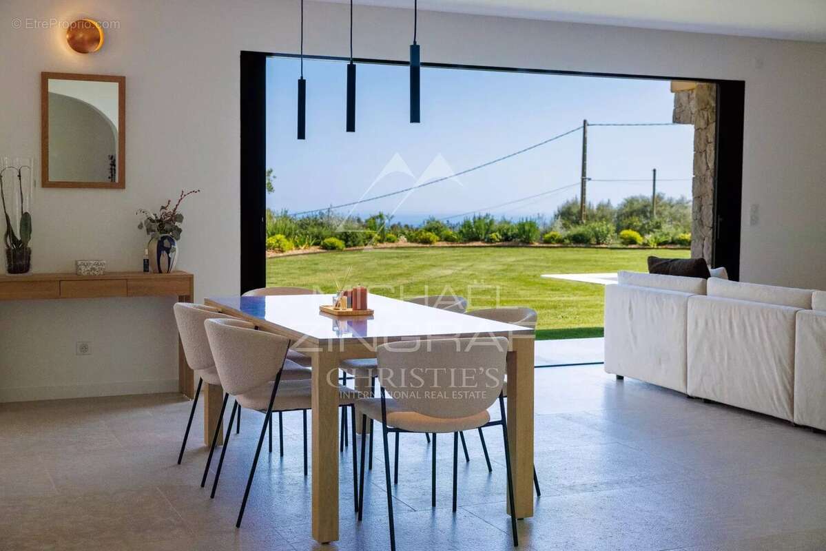 Maison à TOURRETTES-SUR-LOUP