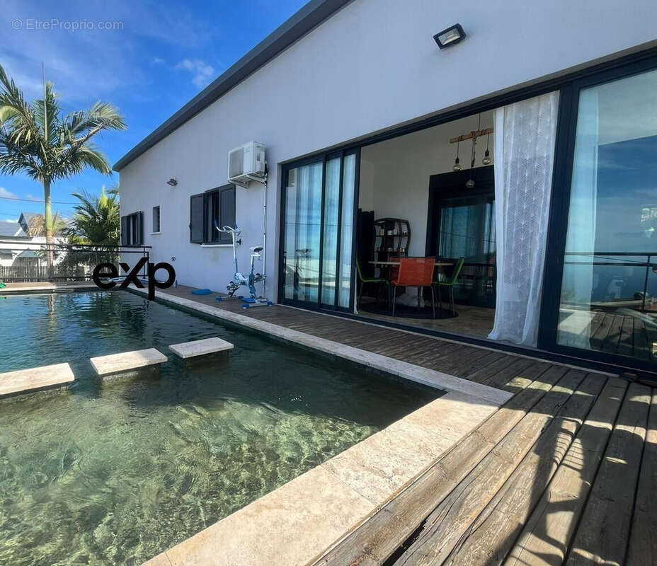 Maison 110 m² à Saint-Pierre  - photo 5