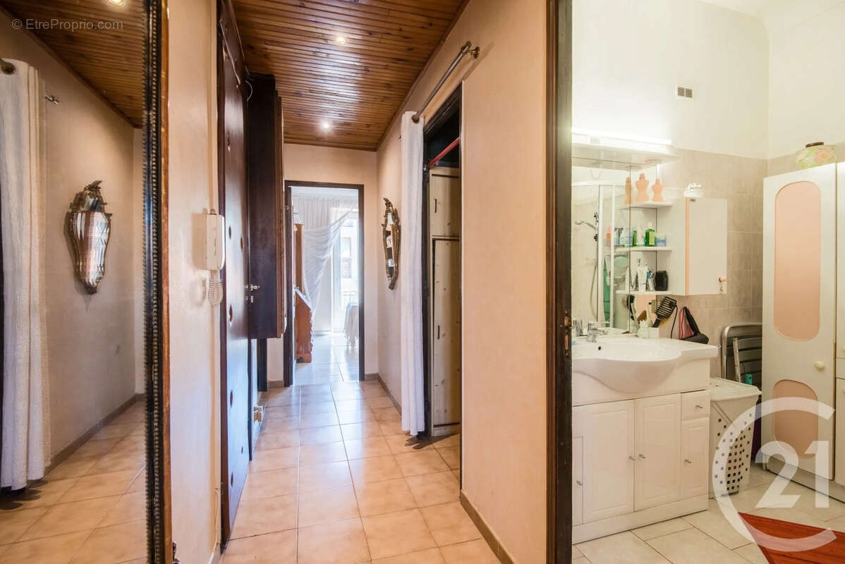 Appartement 64 m² à Nice  - photo 7