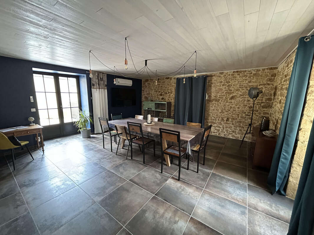 Maison à SAINT-MARTIAL-DE-NABIRAT