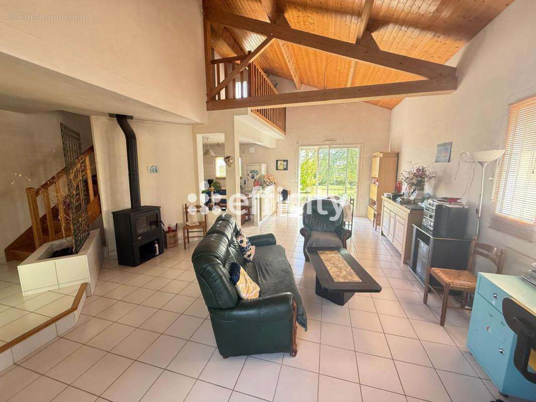 Maison à LES LANDES-GENUSSON