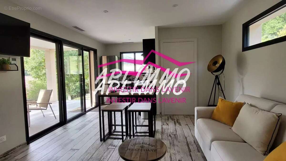 Maison à SAINT-MONTAN