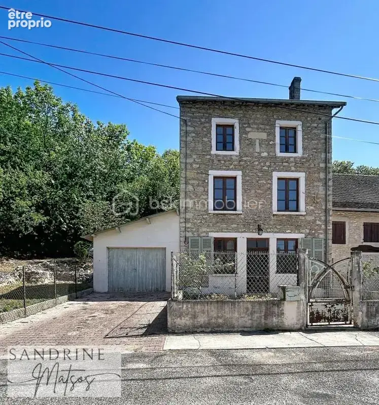 Maison à MONTAGNIEU