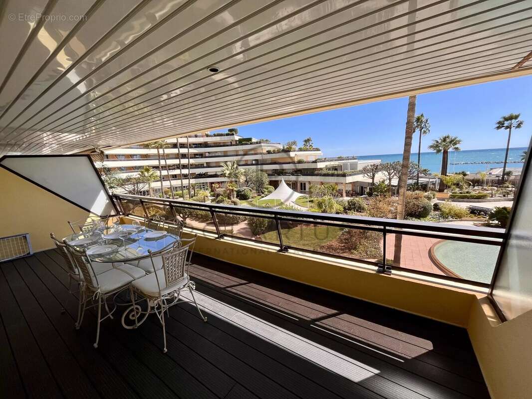 Appartement à SAINT-LAURENT-DU-VAR