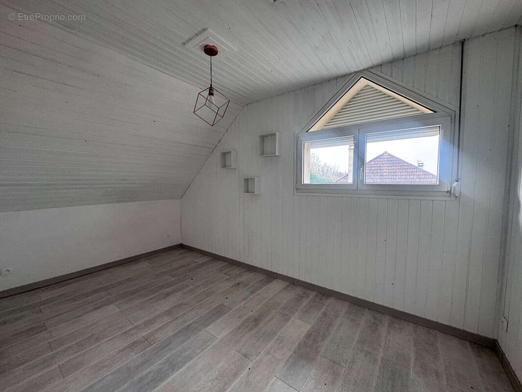 Exclusivité IMMOFLORE - Superbe maison 7 pièces avec piscine à Larnod - photo 8