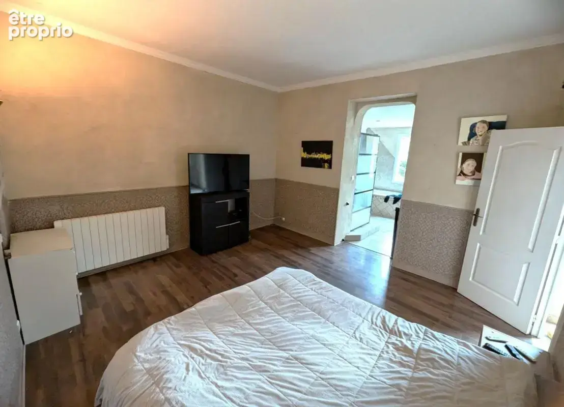 Maison 310 m² à Saint-Leger-Sur-Roanne  - photo 4