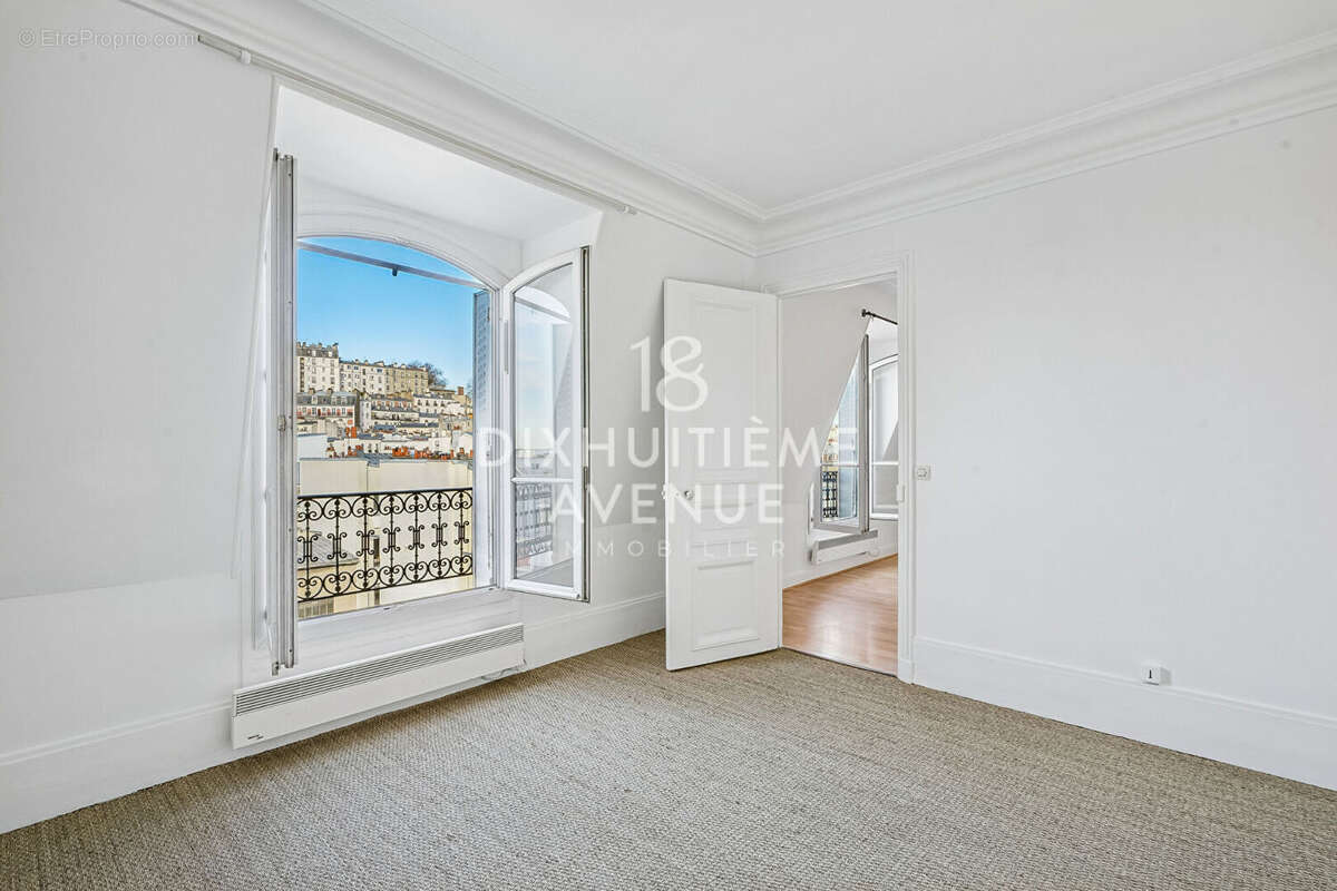 Appartement à PARIS-18E