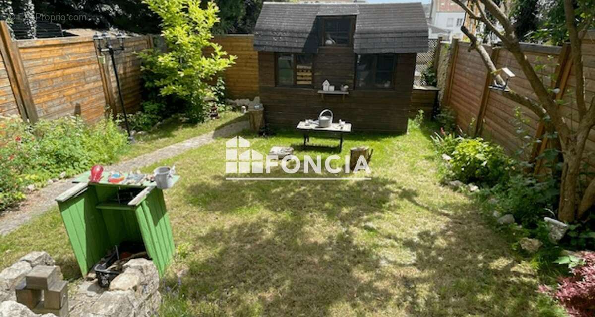 Coup de cœur assuré pour cette maison de ville au charme préservé, idéalement située proche gare et commodités - photo 14