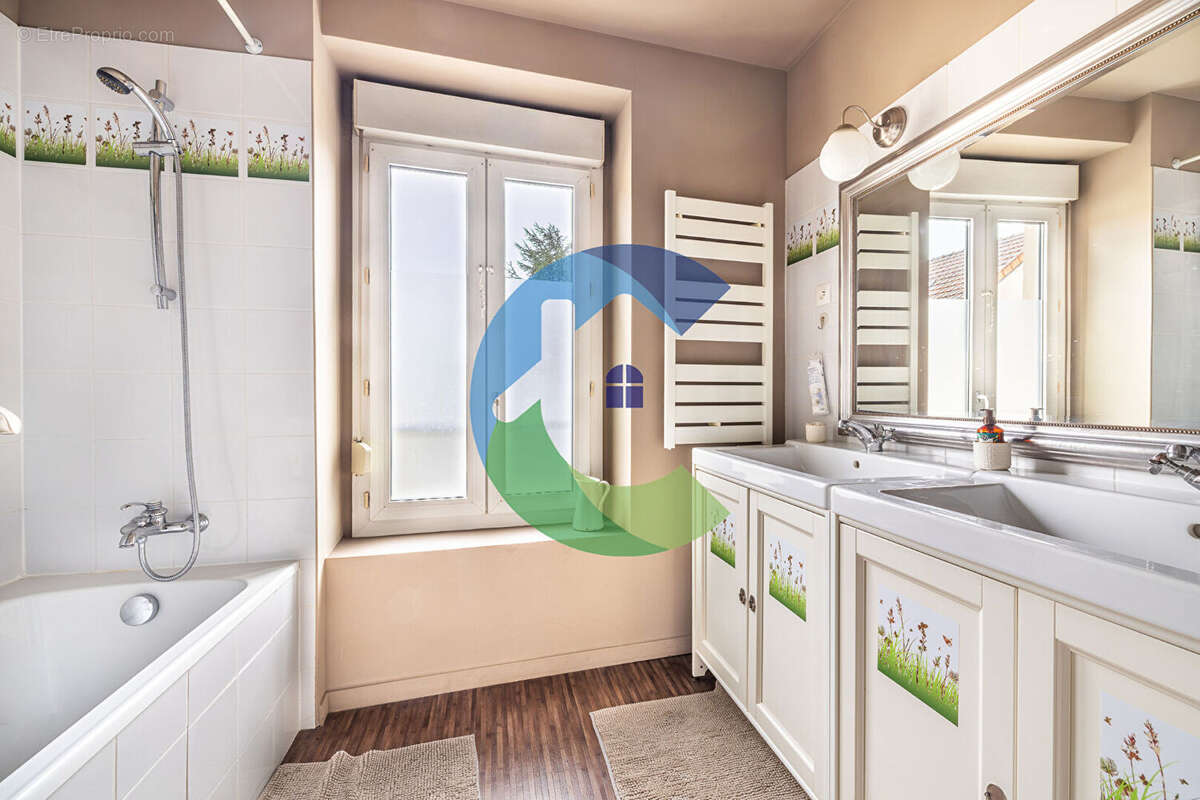 Maison à BALLAINVILLIERS