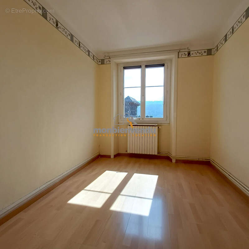 Appartement à POLMINHAC