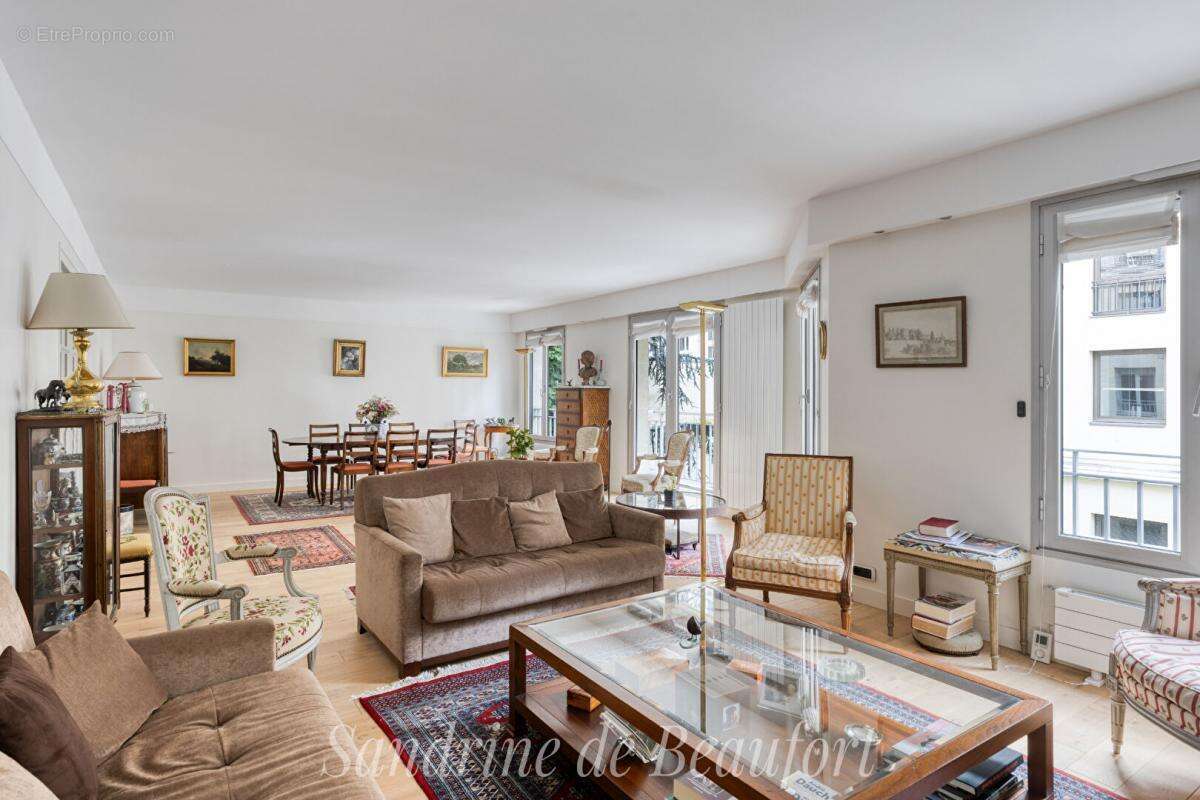 Appartement à PARIS-17E