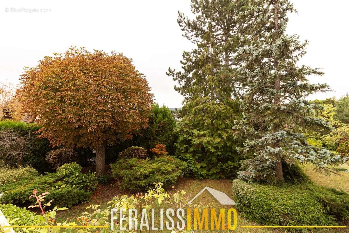 Terrain à VAUX-SUR-SEINE