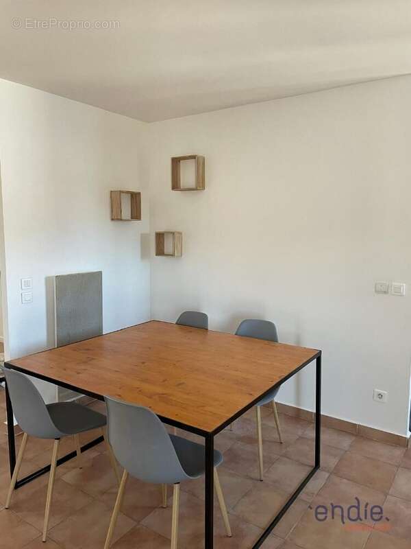 Appartement à SALERNES