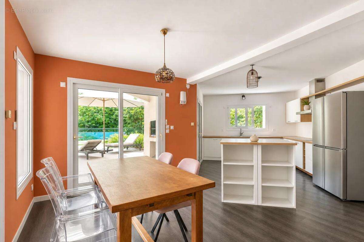 Maison de 8 pièces de 210 m² à Saint-Cyr-sur-le-Rhône - photo 11
