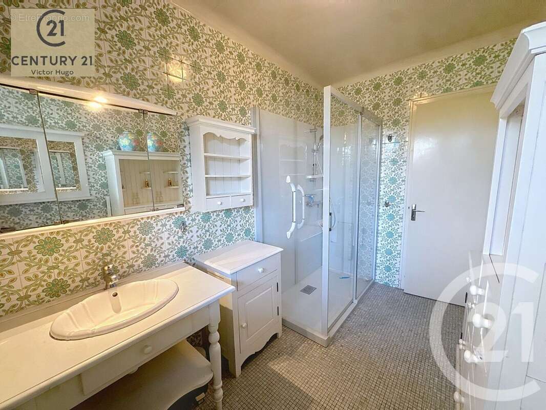 Maison à LE PALAIS-SUR-VIENNE