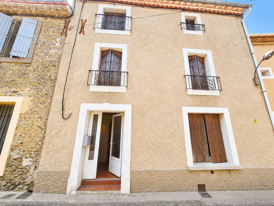 Maison de village avec cour, terrasse et immense garage   Azille (11700)   145 m2 habitables - photo 2