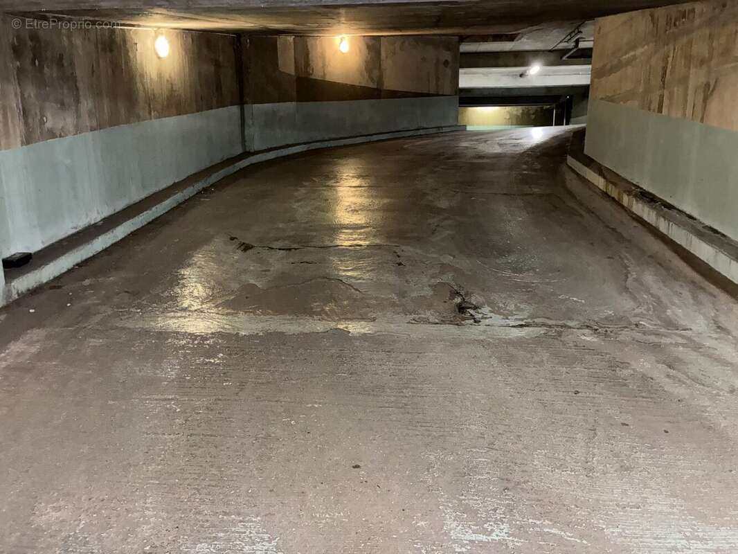 Parking à LEVALLOIS-PERRET