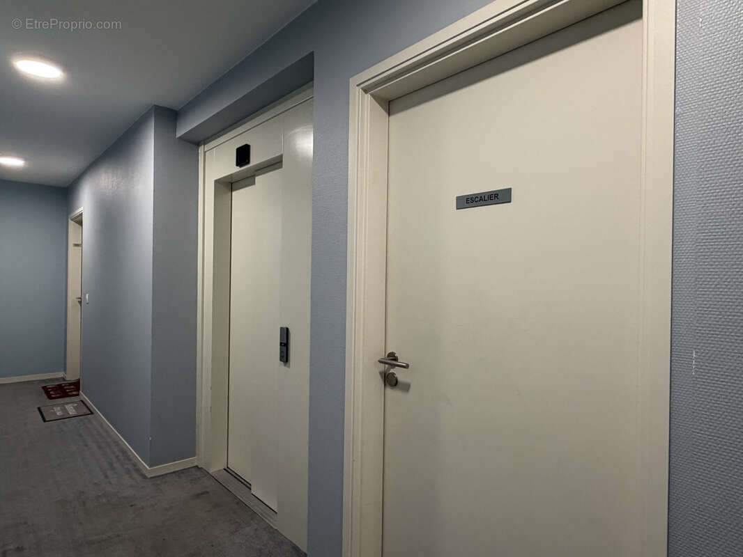 Poitiers, Appartement vendu loué, T3, 2 chambres, Loggia, place de parking privative. - photo 4