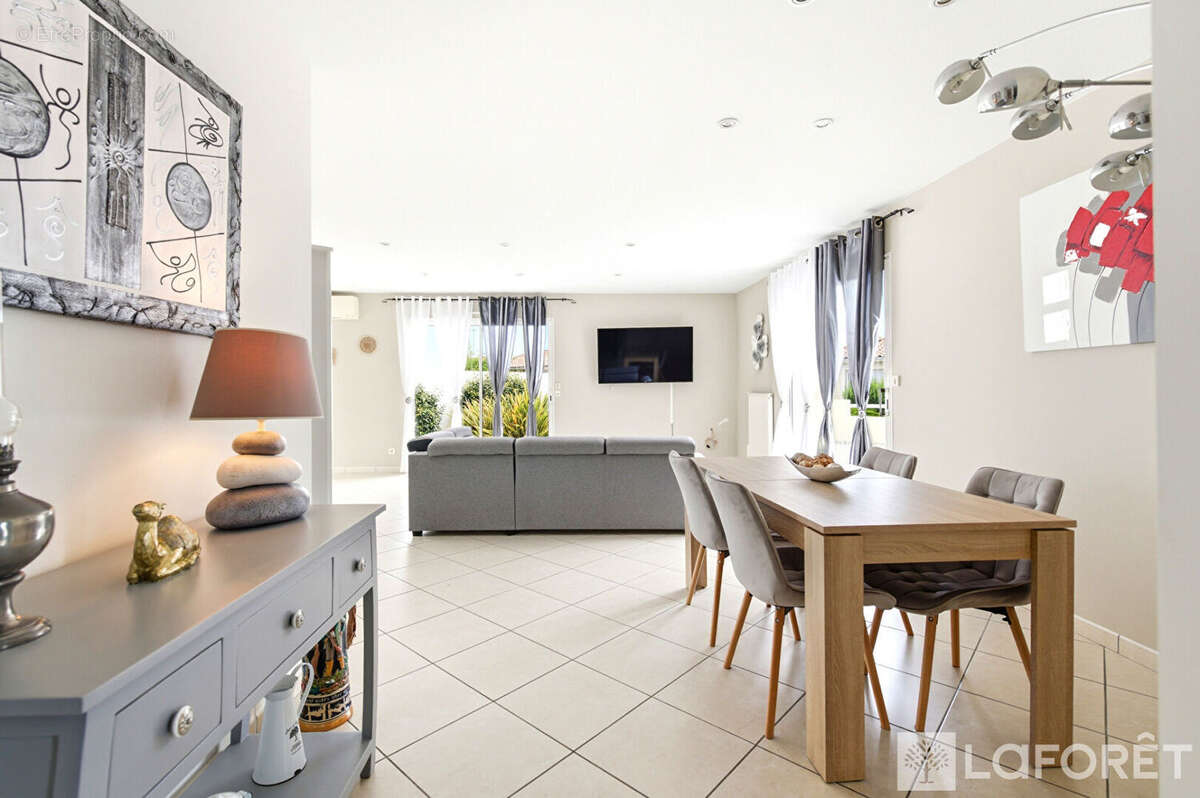 Maison familiale 4 chambres avec véranda, garage et extérieur paysager - Biscarrosse Bourg, secteur calme - photo 3