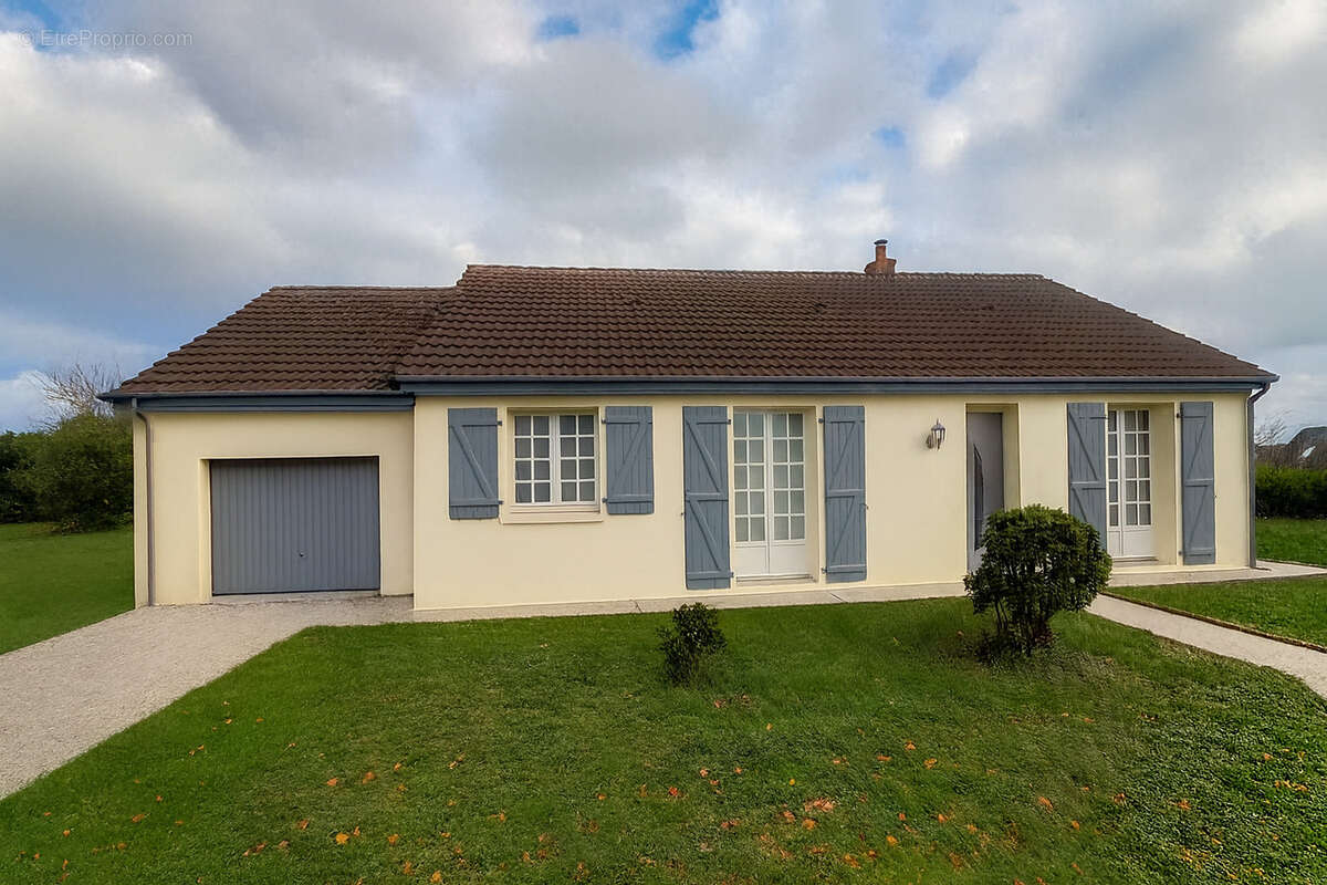 Maison à COULANS-SUR-GEE