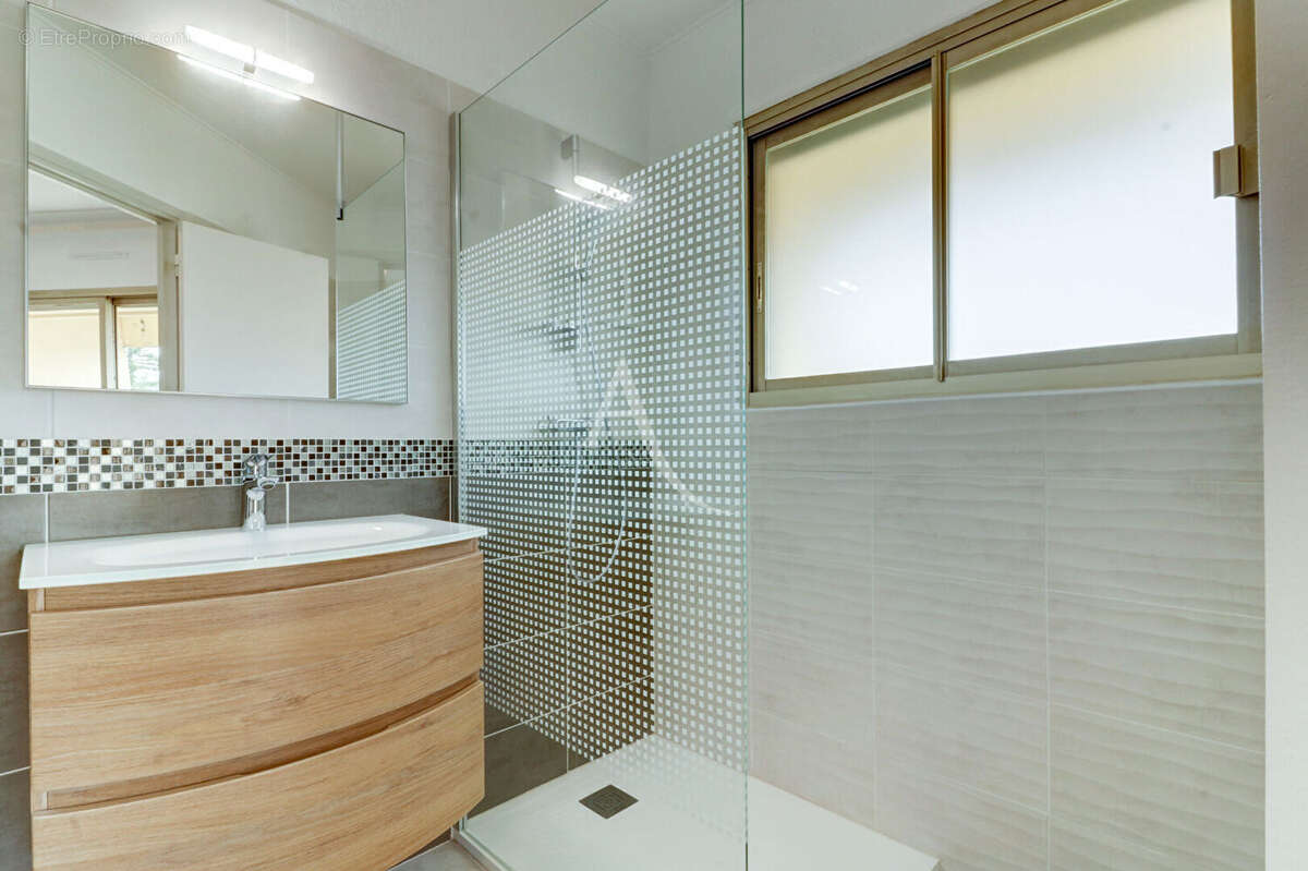 Appartement à MANDELIEU-LA-NAPOULE