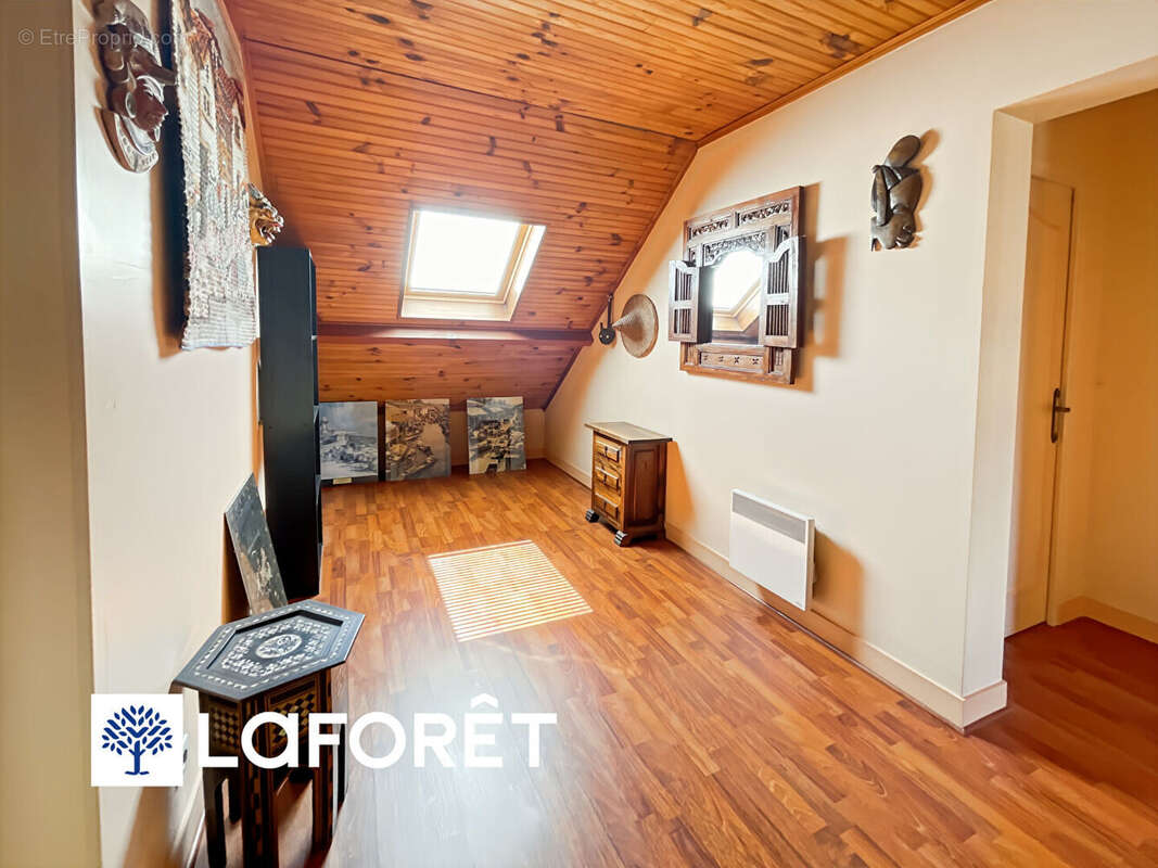Maison traditionnelle sur sous-sol total de 6 pièces à vendre à Sainte Geneviève des Bois - Réf 13319 - photo 14