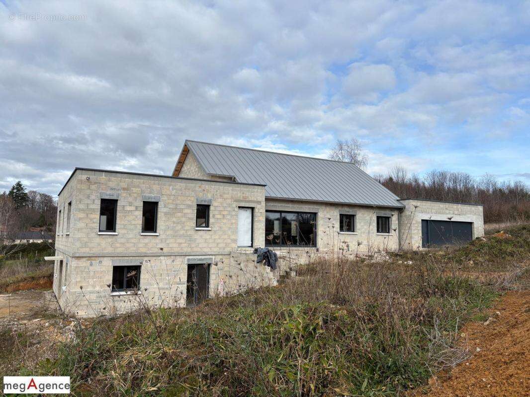 Maison d'habitation avec un cabinet médical indépendant et un studio- Hors d'eau / hors d'air - photo 2