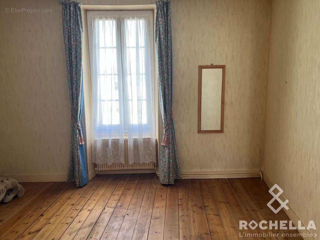 Maison à SAINT-JEAN-D'ANGELY