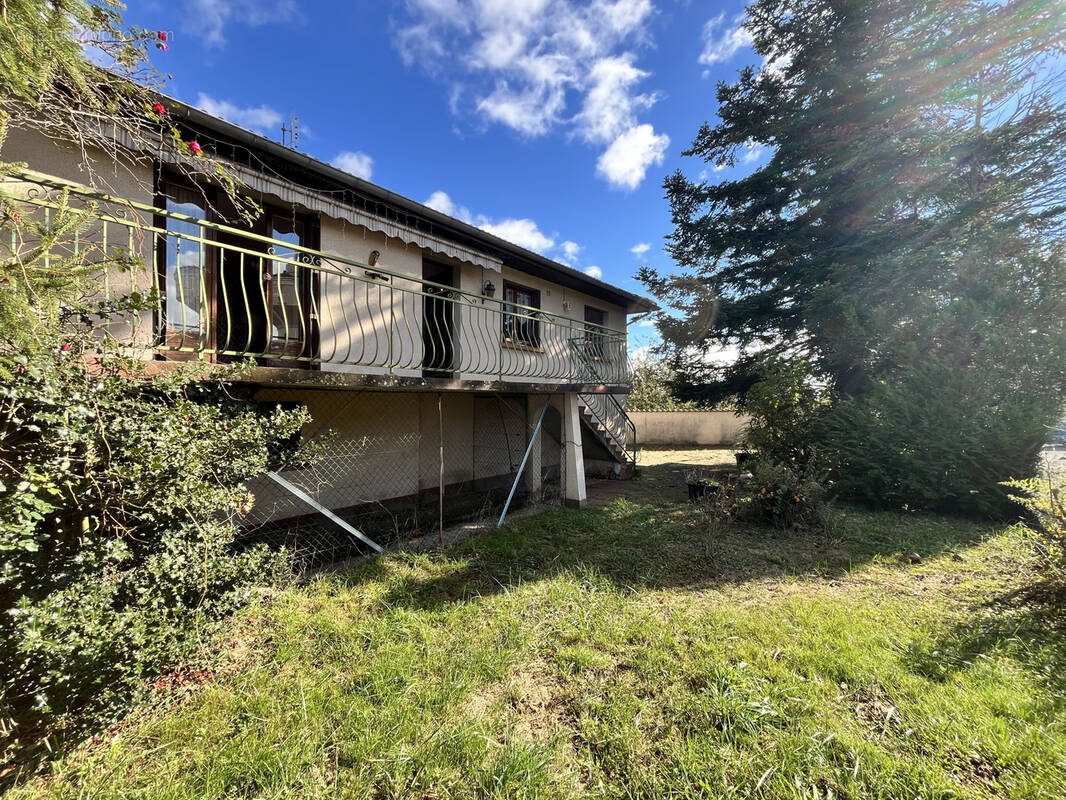 Maison à CHAZELLES-SUR-LYON