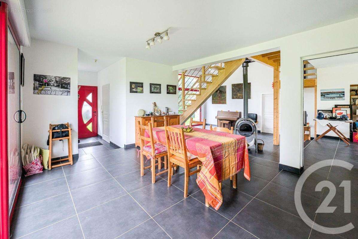 Maison à CHAILLAC-SUR-VIENNE