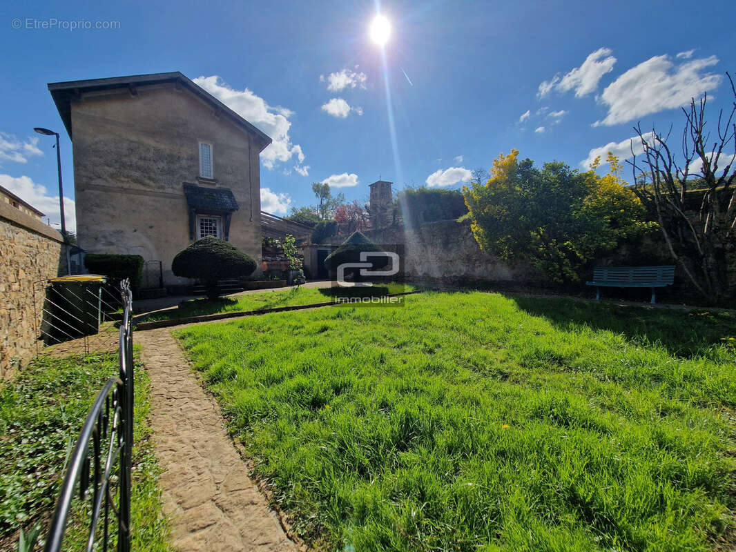 Maison à COUZON-AU-MONT-D'OR