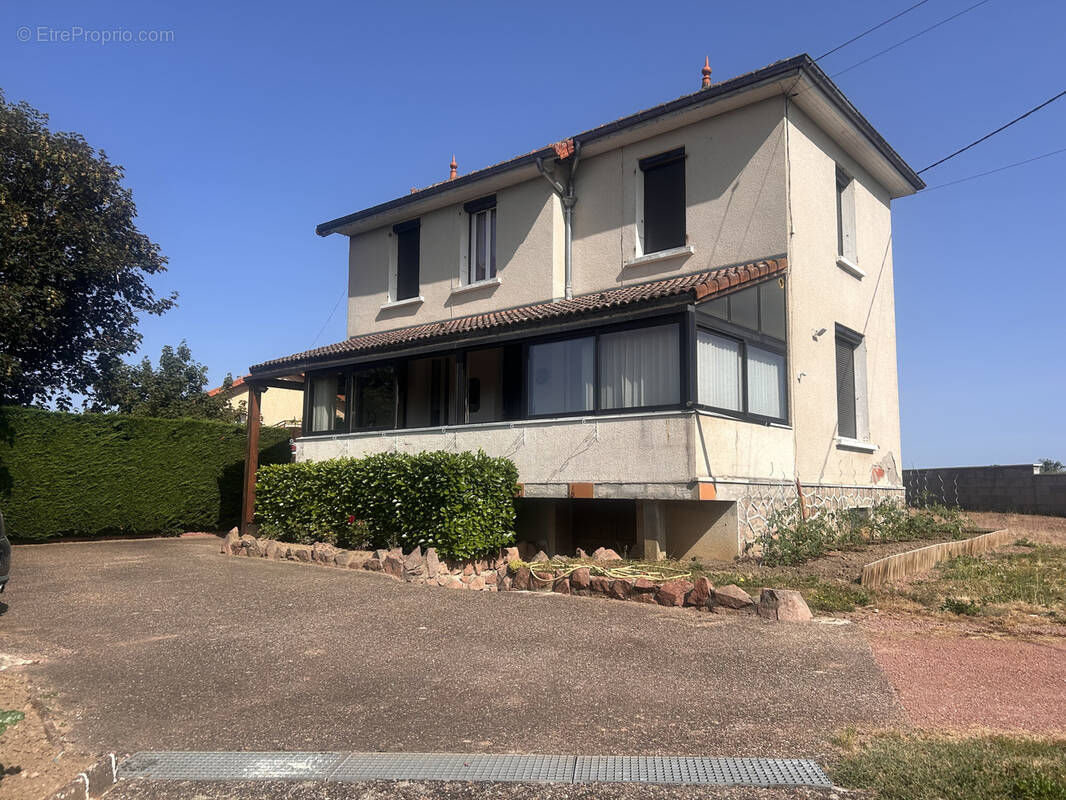 Maison à SAINT-HILAIRE-SOUS-CHARLIEU