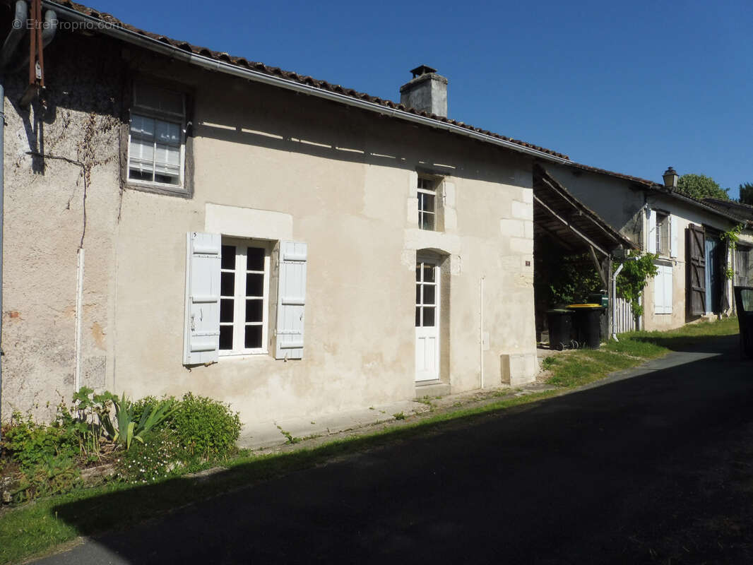 Maison à BONNES