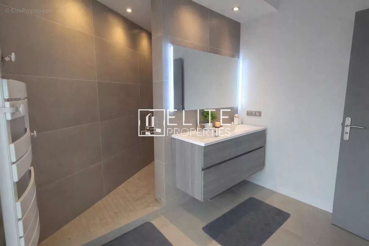 Appartement à VALLAURIS
