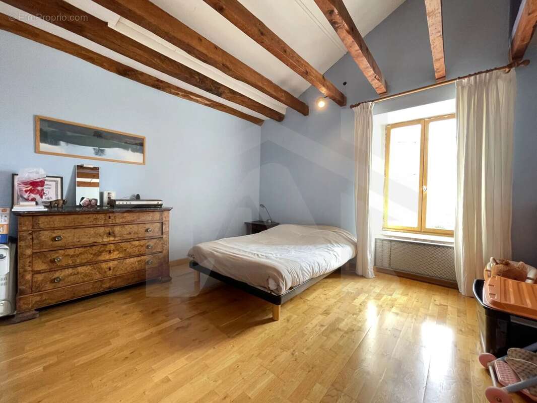 Maison à SAINT-NAZAIRE-LES-EYMES