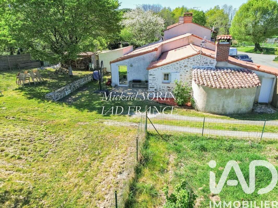 Photo 4 - Maison à LA CHAIZE-LE-VICOMTE